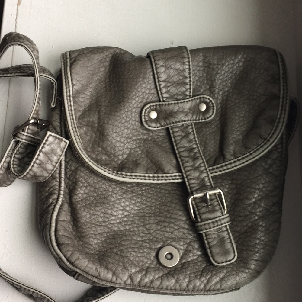 Crossover green bag